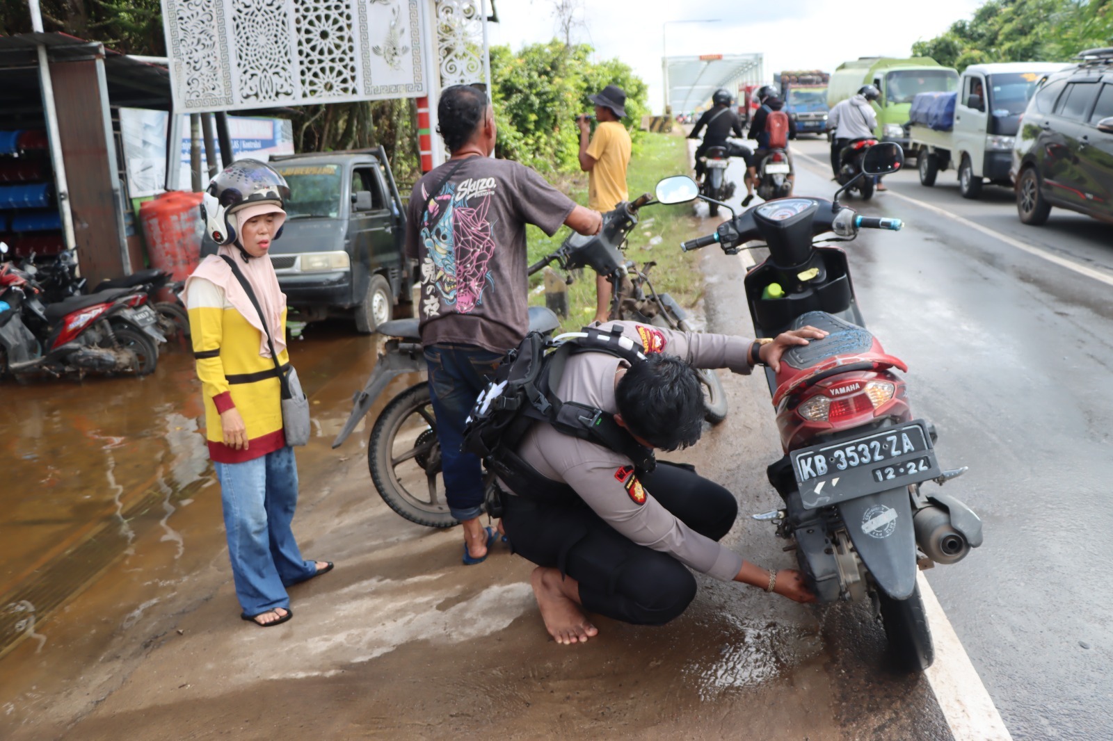 Banjir pasang Kendaraan Mogok